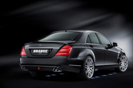 An optional BRABUS locking differential optimizes traction